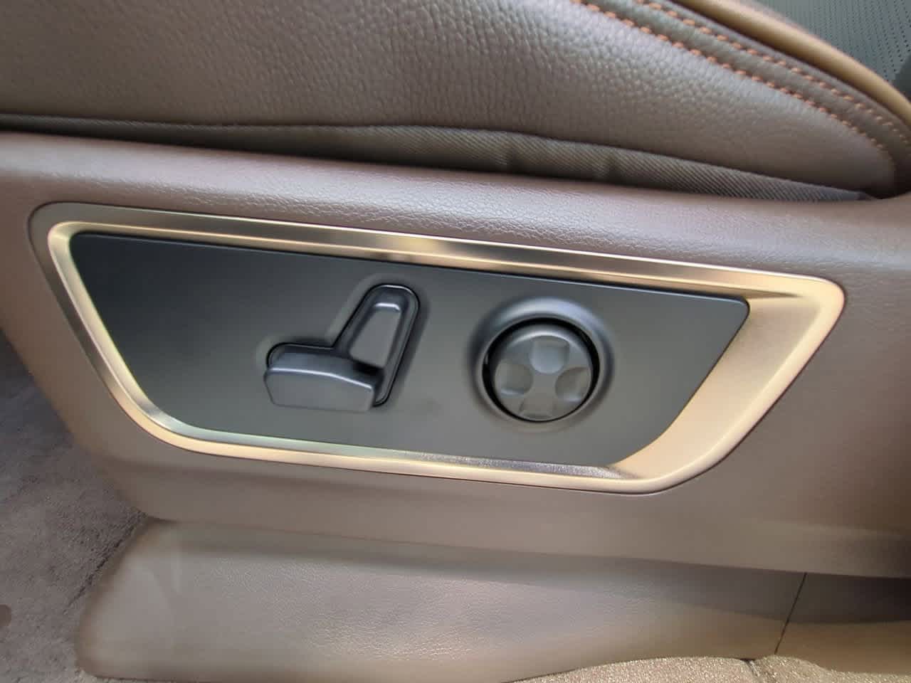 Thumbnail: 2025 RAM 1500 - 18