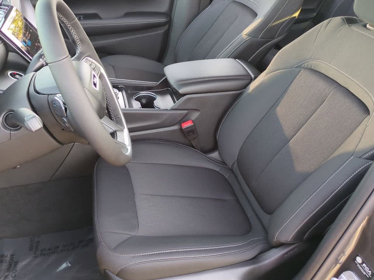 Thumbnail: 2025 Jeep Grand Cherokee - 17