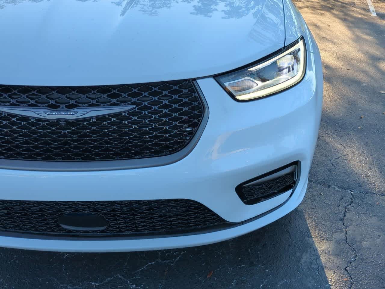 Thumbnail: 2026 Chrysler Pacifica - 11