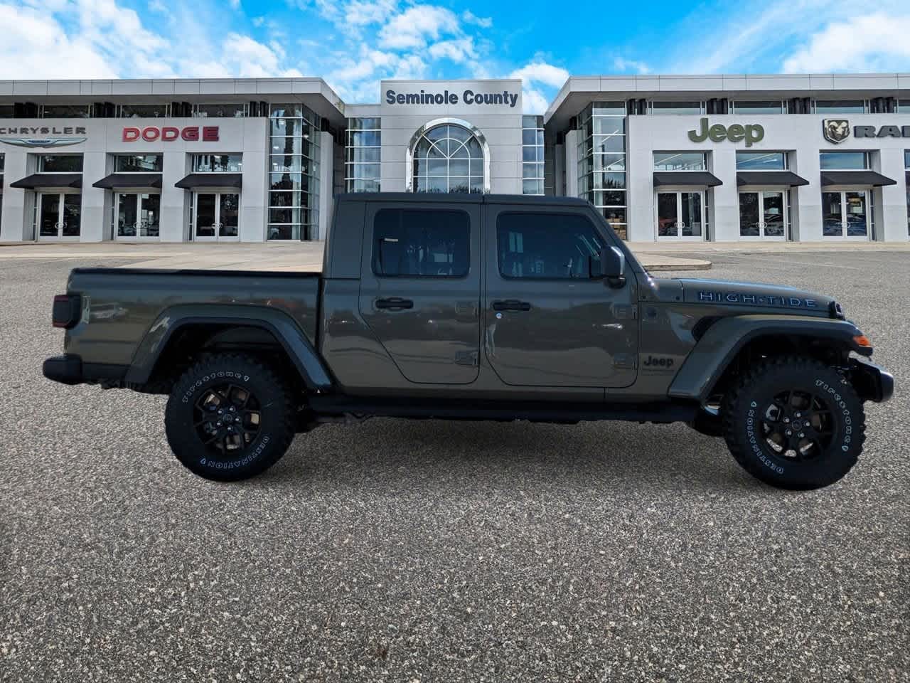 Thumbnail: 2025 Jeep Gladiator - 9