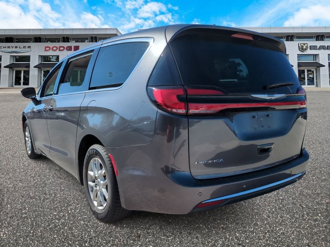 Thumbnail: 2023 Chrysler Pacifica - 6