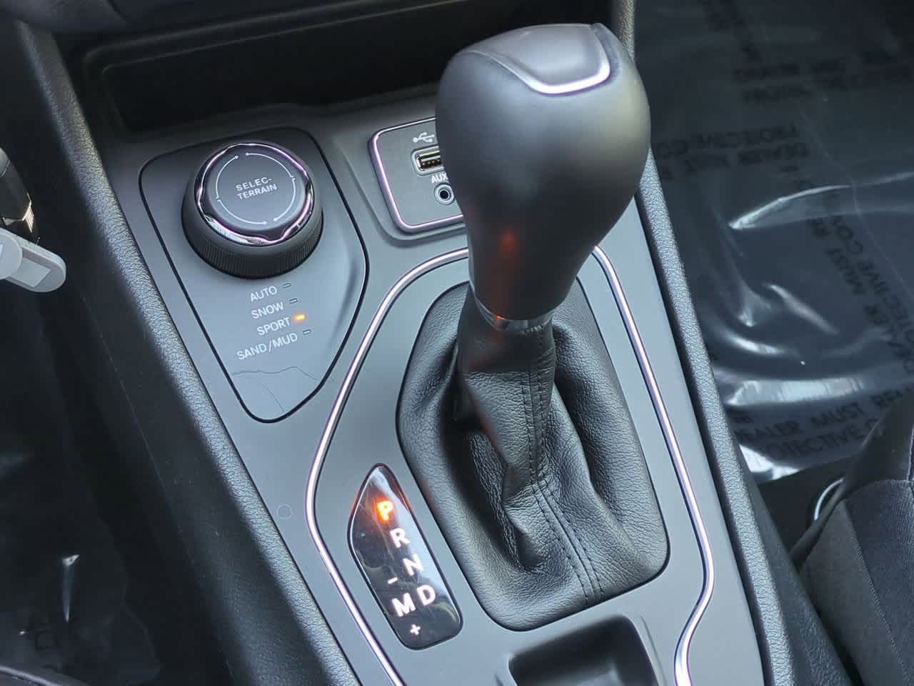 Thumbnail: 2022 Jeep Cherokee - 32