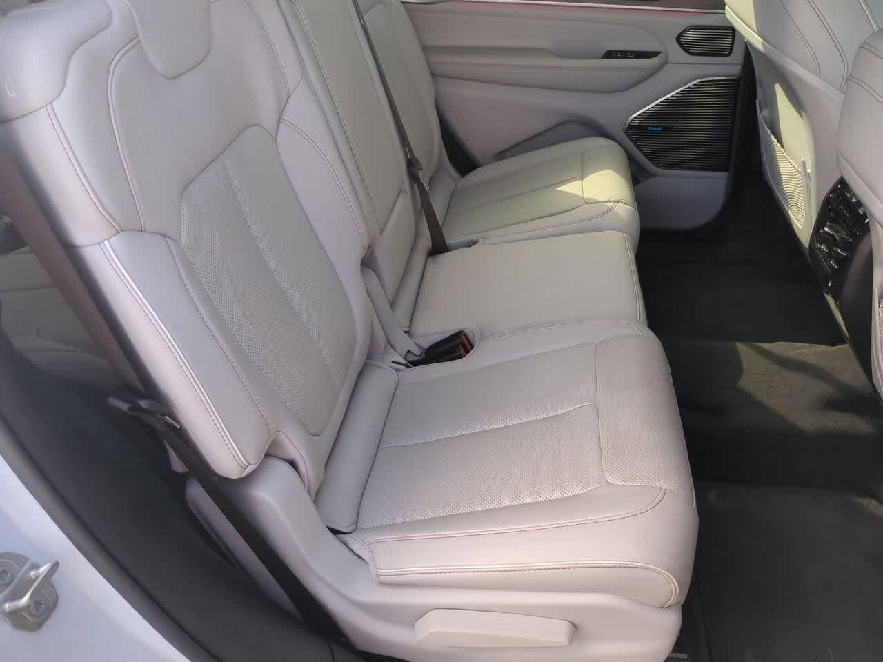 Thumbnail: 2022 Jeep Grand Cherokee L - 22