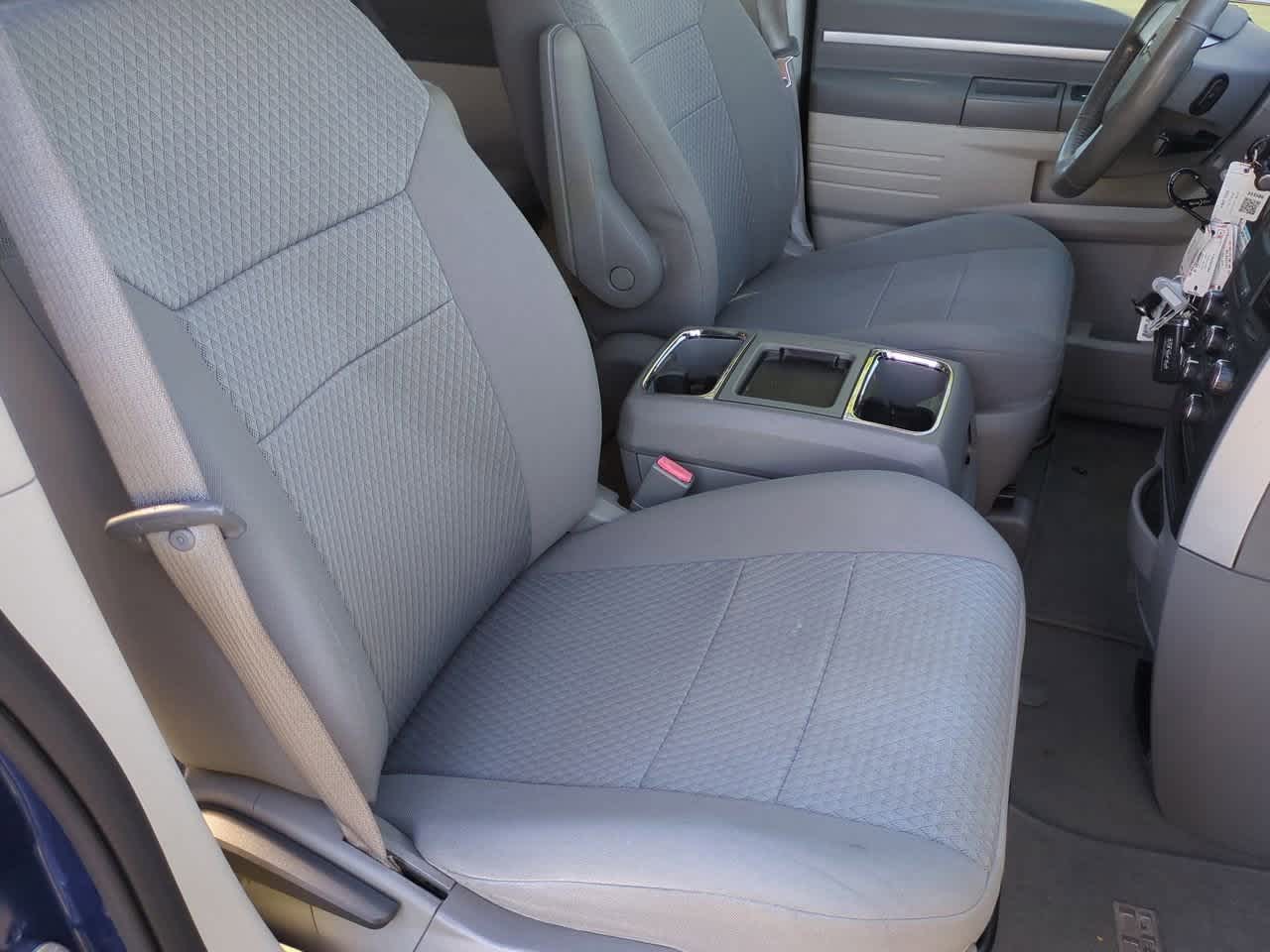 Thumbnail: 2010 Dodge Grand Caravan - 21