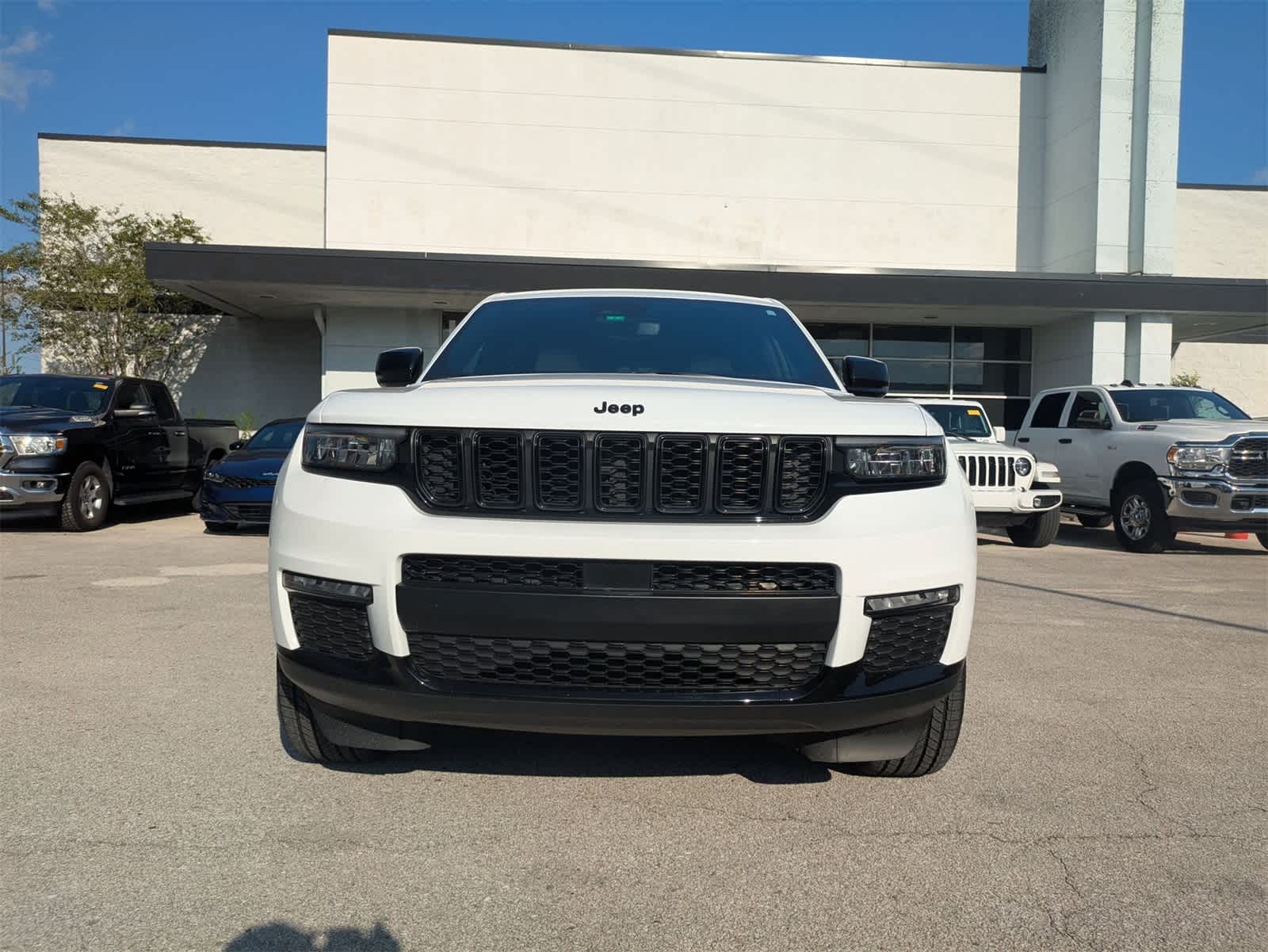 Thumbnail: 2023 Jeep Grand Cherokee L - 2