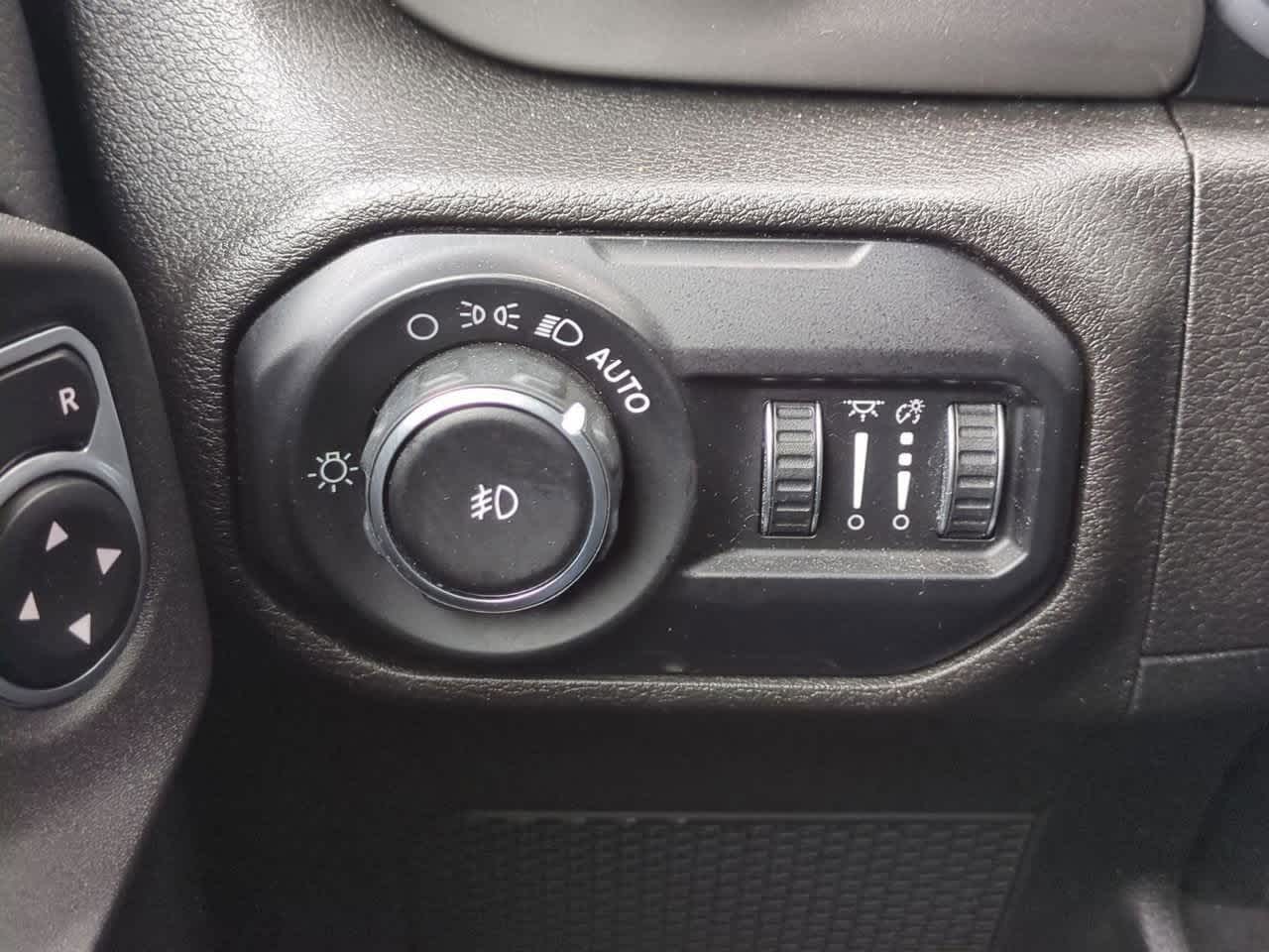 Thumbnail: 2020 Jeep Wrangler - 17