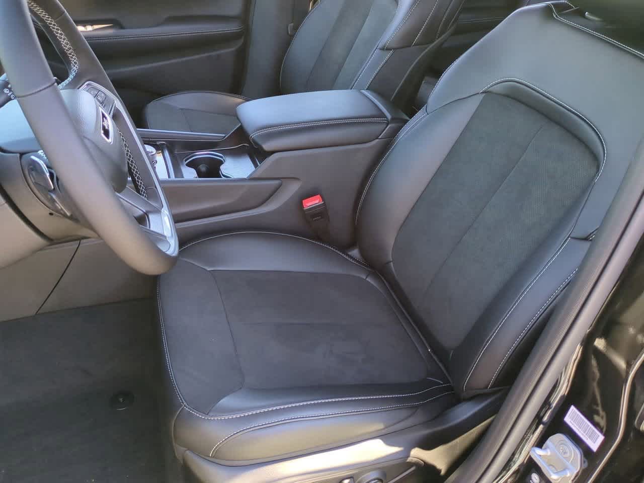 Thumbnail: 2025 Jeep Grand Cherokee L - 16