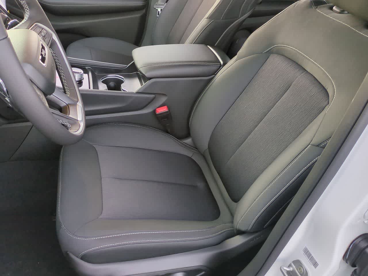 Thumbnail: 2025 Jeep Grand Cherokee - 17