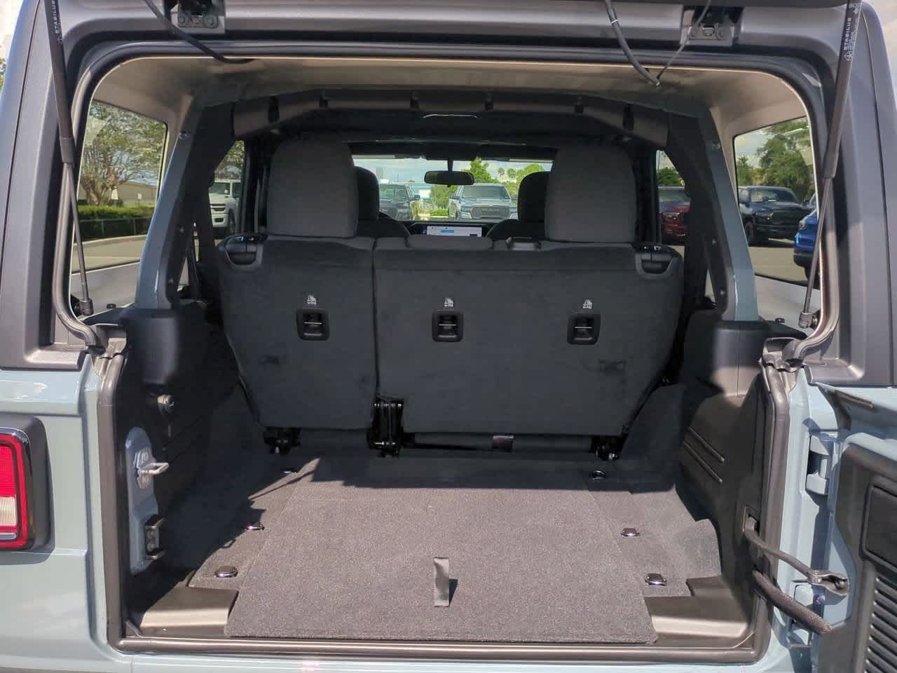 Thumbnail: 2025 Jeep Wrangler - 33