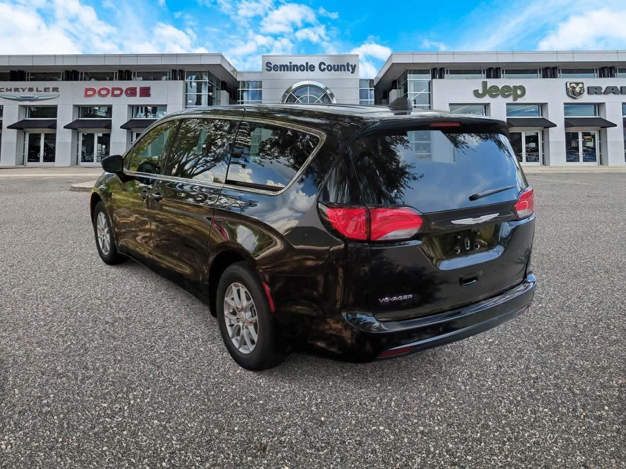 Thumbnail: 2026 Chrysler Voyager - 6