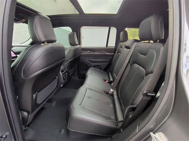 2025 Jeep Grand Cherokee Limited Edition 21