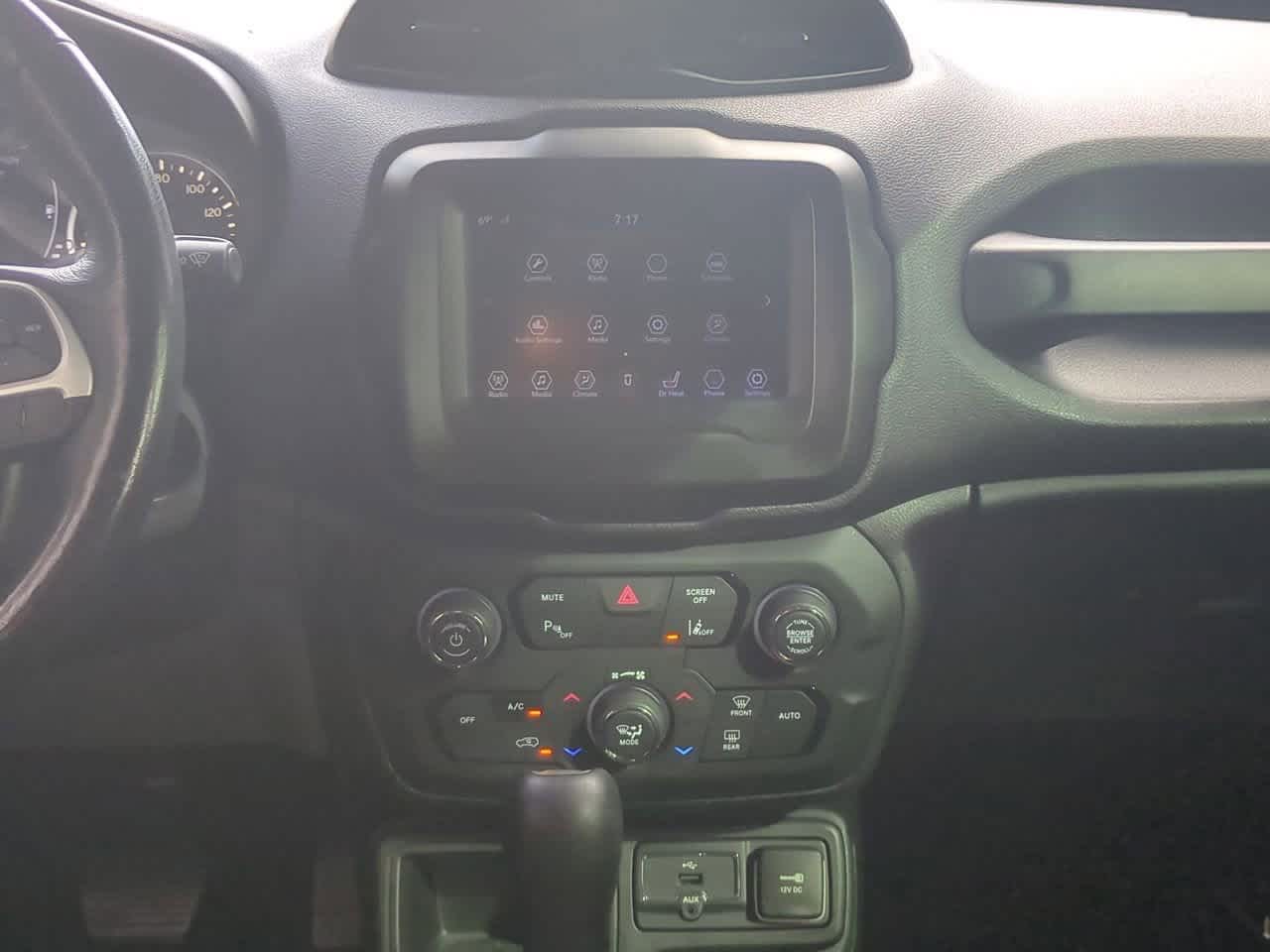 Thumbnail: 2018 Jeep Renegade - 28