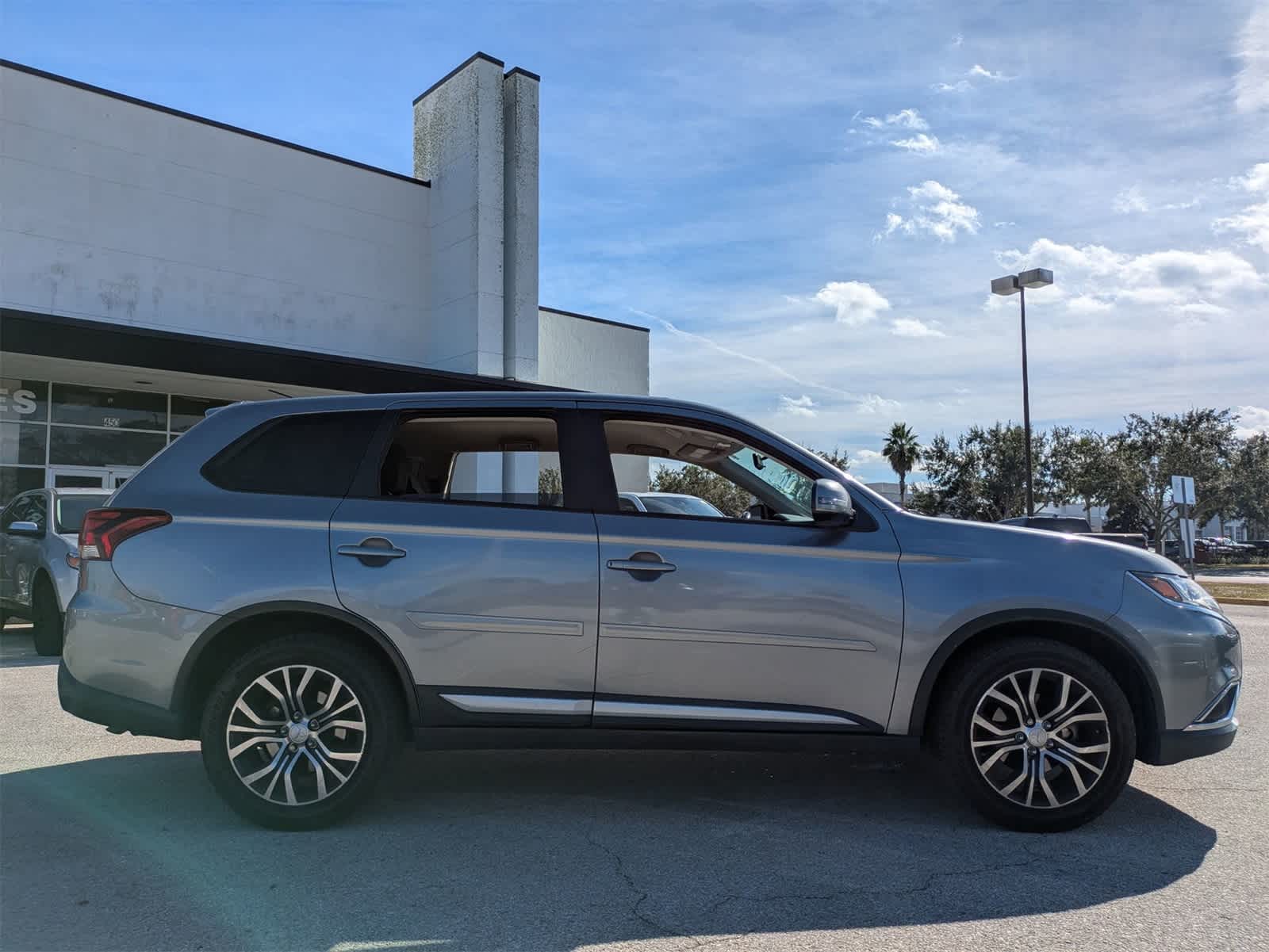 Thumbnail: 2016 Mitsubishi Outlander - 4