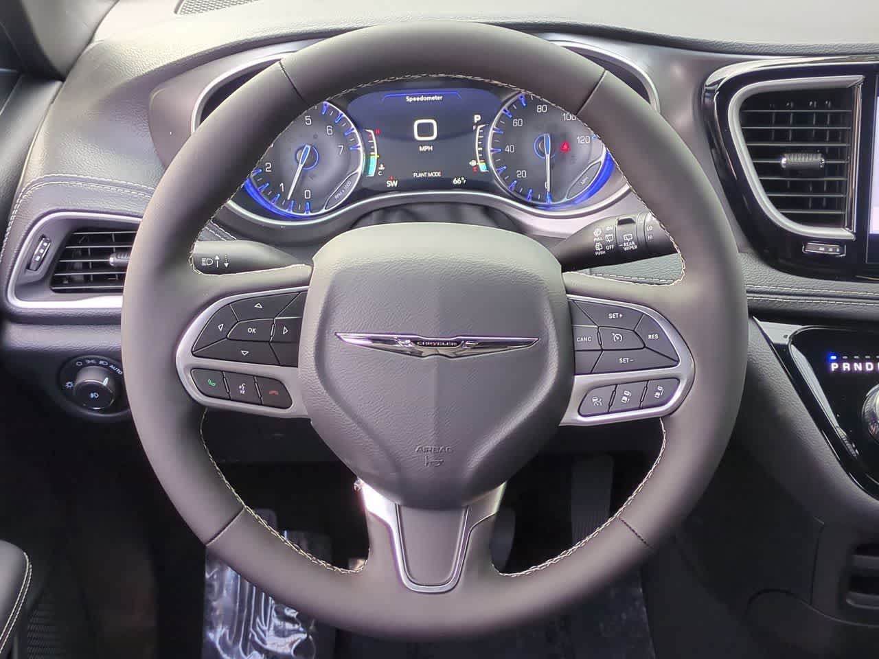 Thumbnail: 2026 Chrysler Pacifica - 24