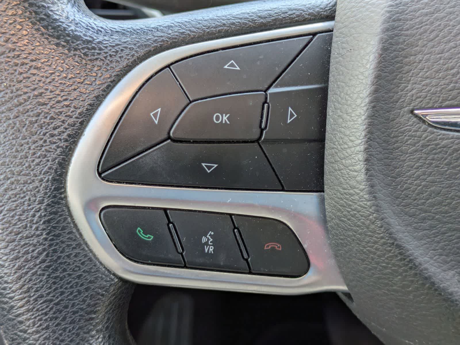 Thumbnail: 2020 Chrysler Voyager - 7