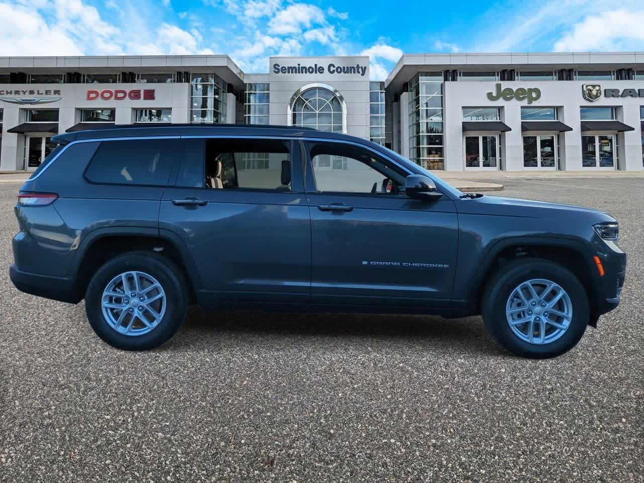 Thumbnail: 2025 Jeep Grand Cherokee L - 9