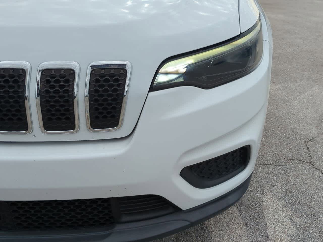 Thumbnail: 2021 Jeep Cherokee - 11