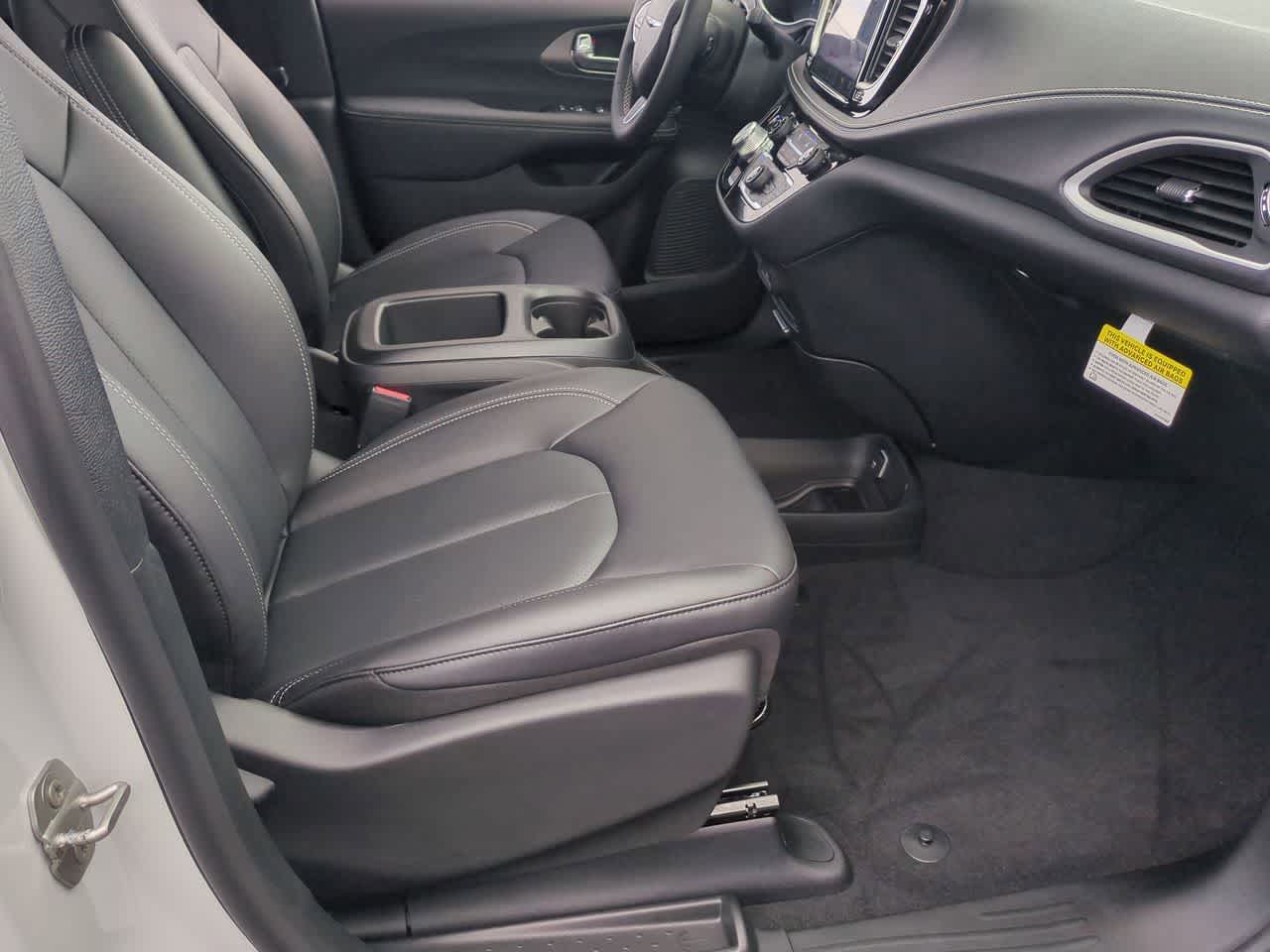 Thumbnail: 2026 Chrysler Pacifica - 22