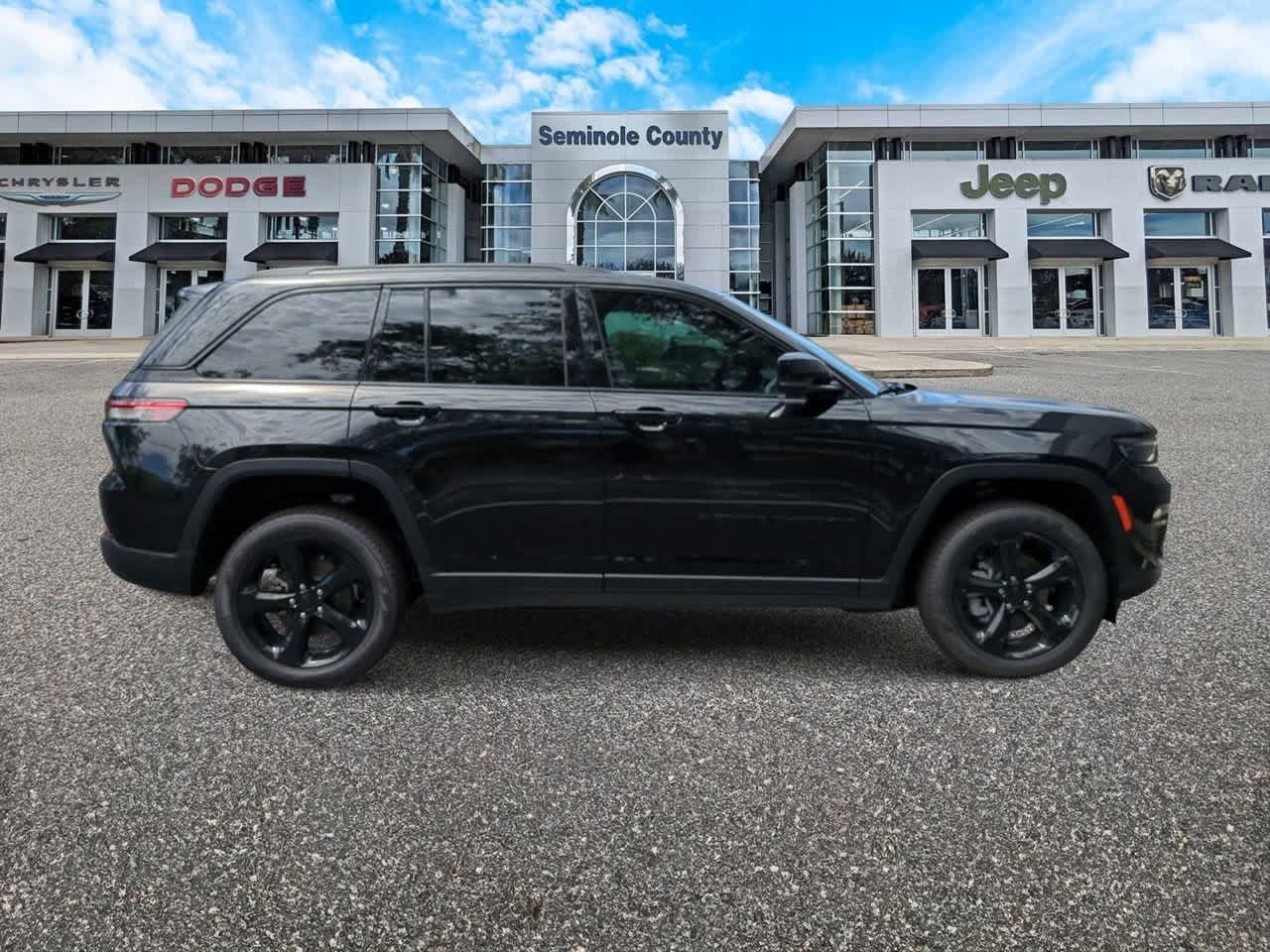 Thumbnail: 2025 Jeep Grand Cherokee - 9