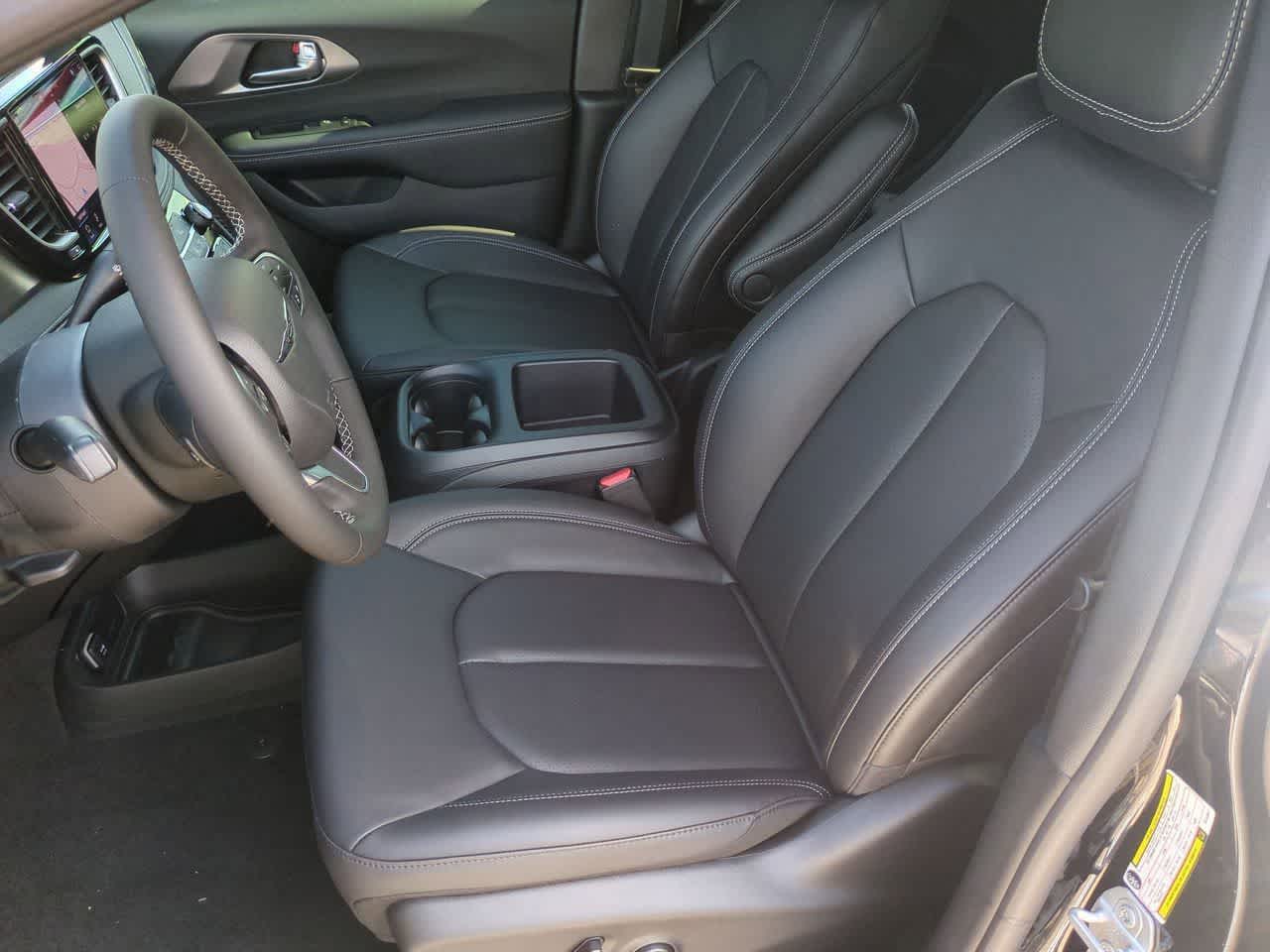 Thumbnail: 2026 Chrysler Pacifica - 17