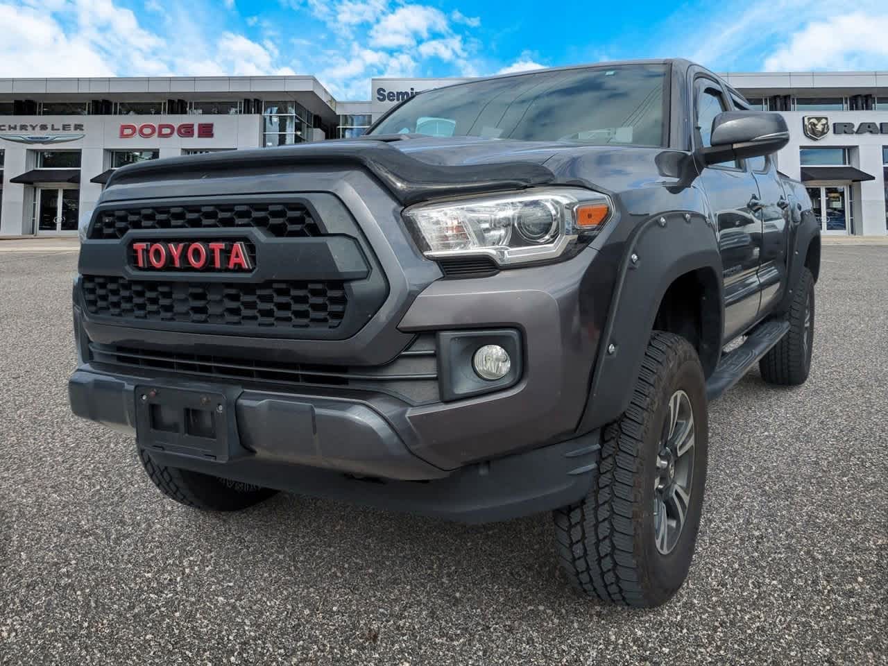 Thumbnail: 2017 Toyota Tacoma - 4