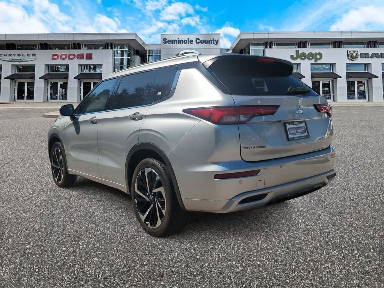 Thumbnail: 2024 Mitsubishi Outlander - 6