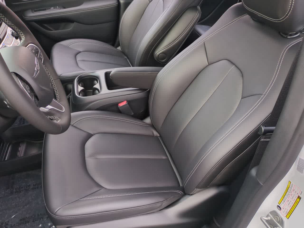 Thumbnail: 2026 Chrysler Pacifica - 17