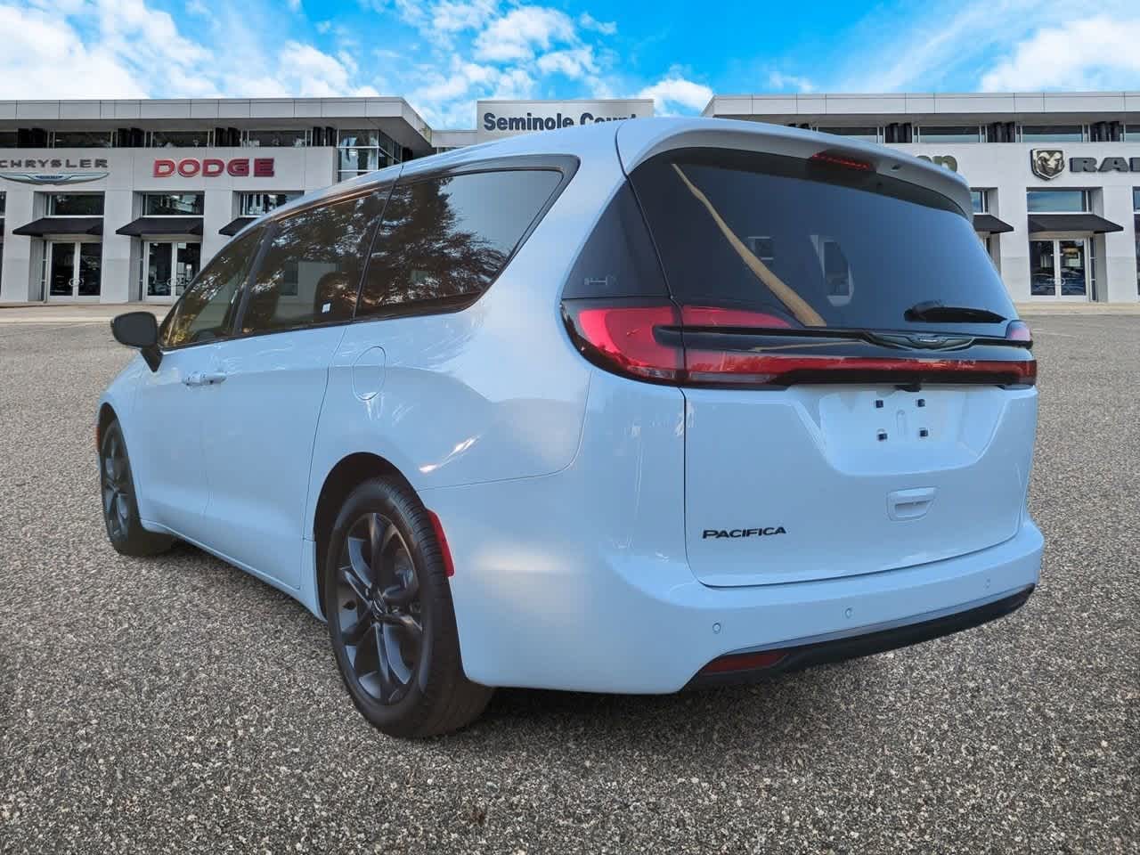 Thumbnail: 2026 Chrysler Pacifica - 6