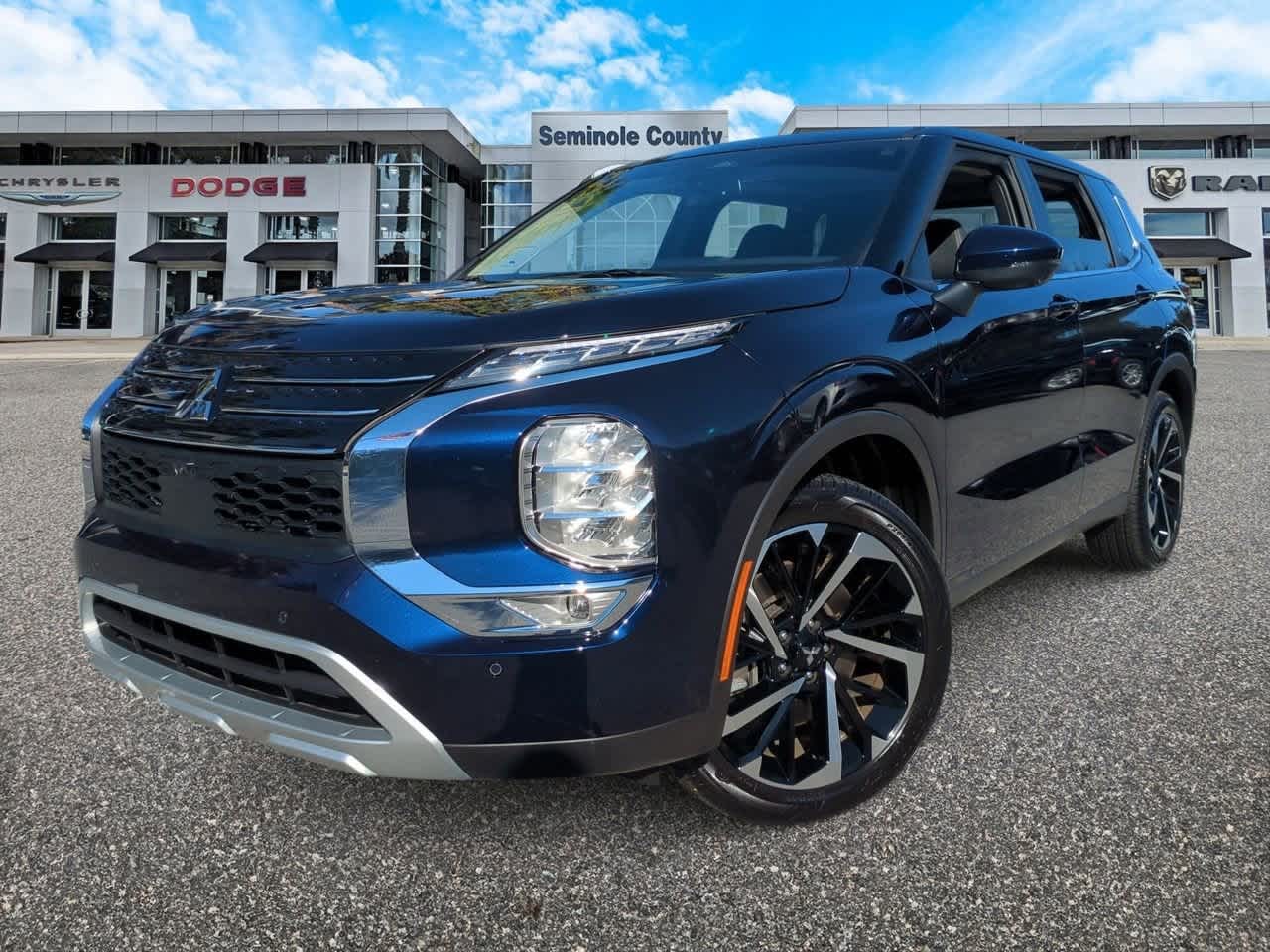 Thumbnail: 2024 Mitsubishi Outlander - 1