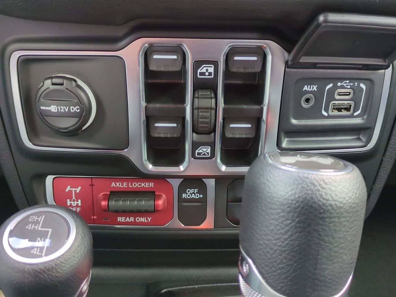 Thumbnail: 2025 Jeep Wrangler - 31