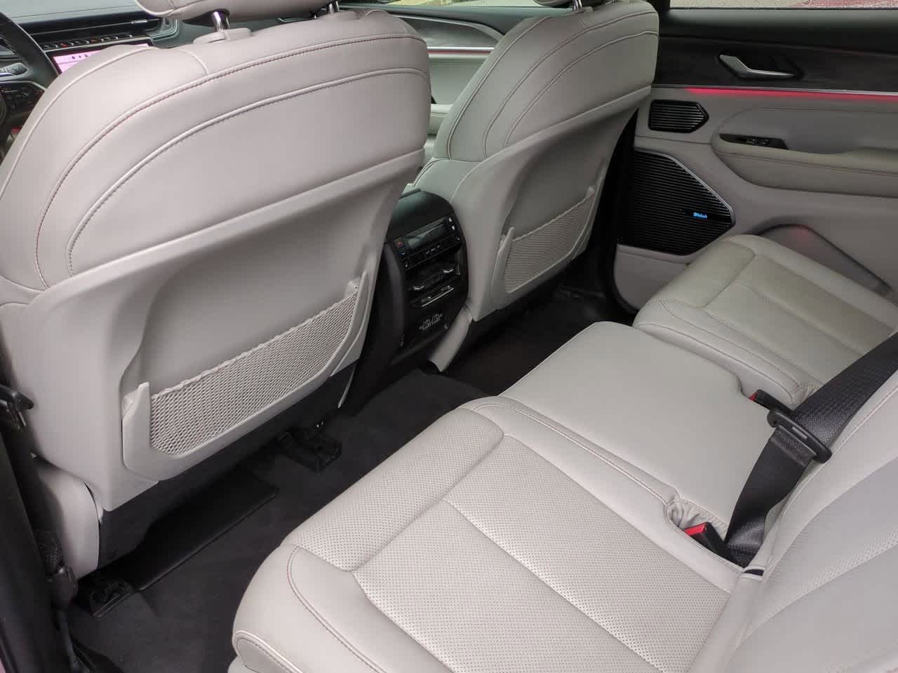 Thumbnail: 2022 Jeep Grand Cherokee L - 19