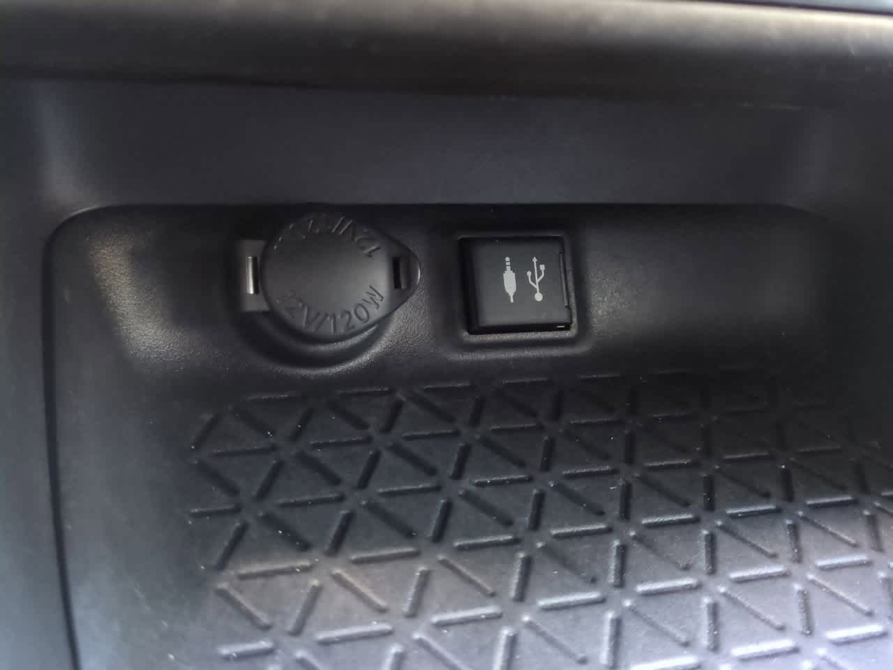 Thumbnail: 2019 Toyota RAV4 - 32