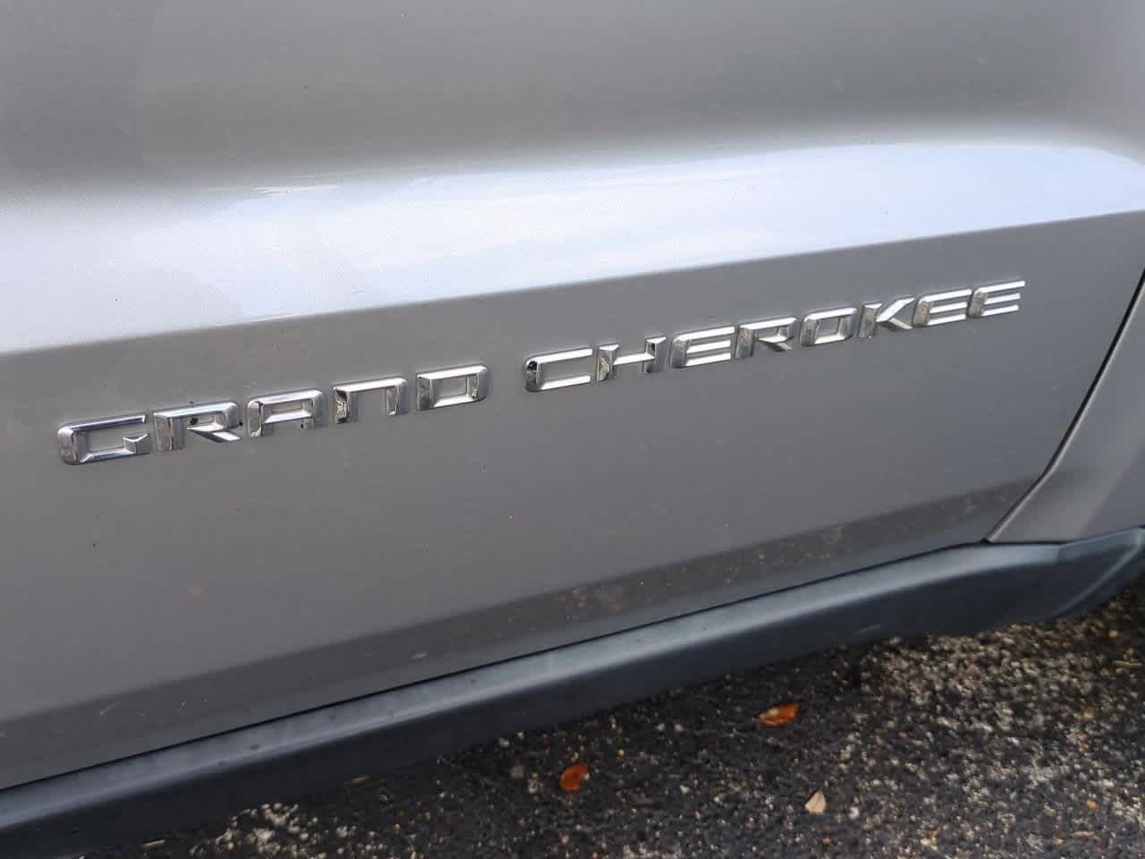 Thumbnail: 2015 Jeep Grand Cherokee - 13