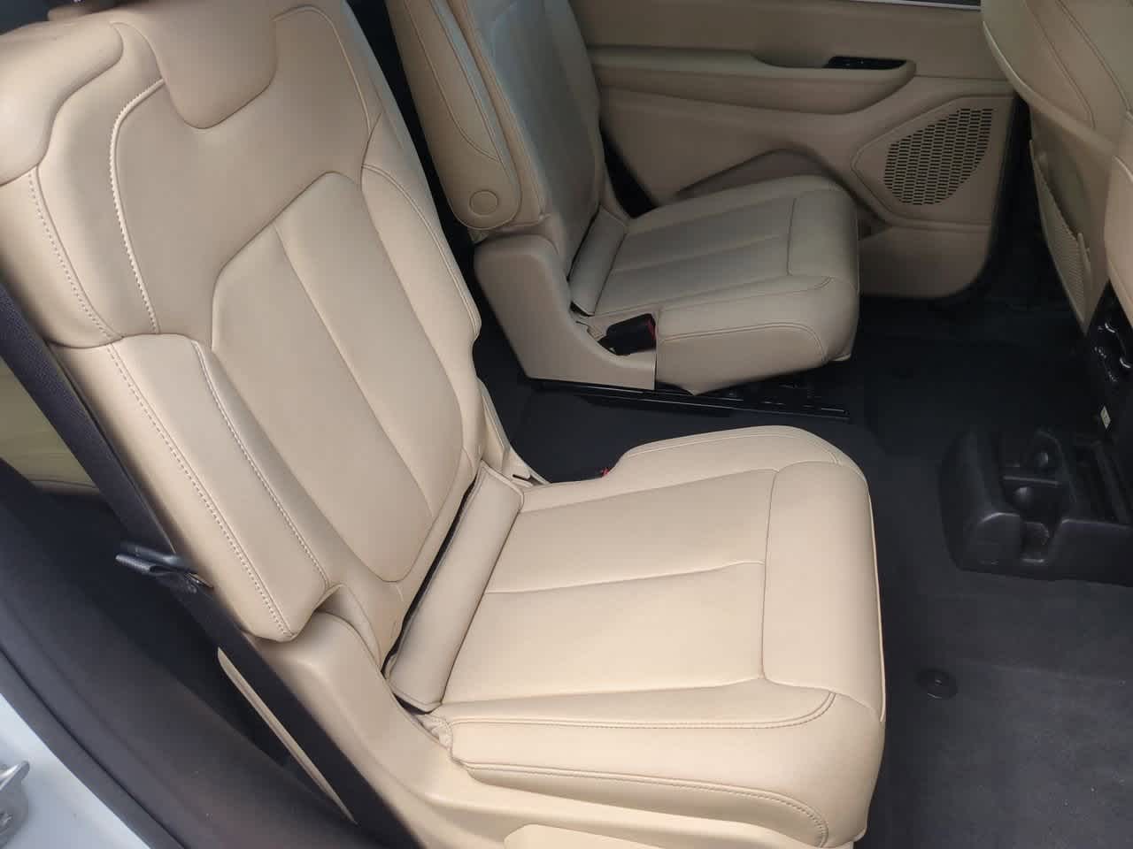 Thumbnail: 2023 Jeep Grand Cherokee L - 21