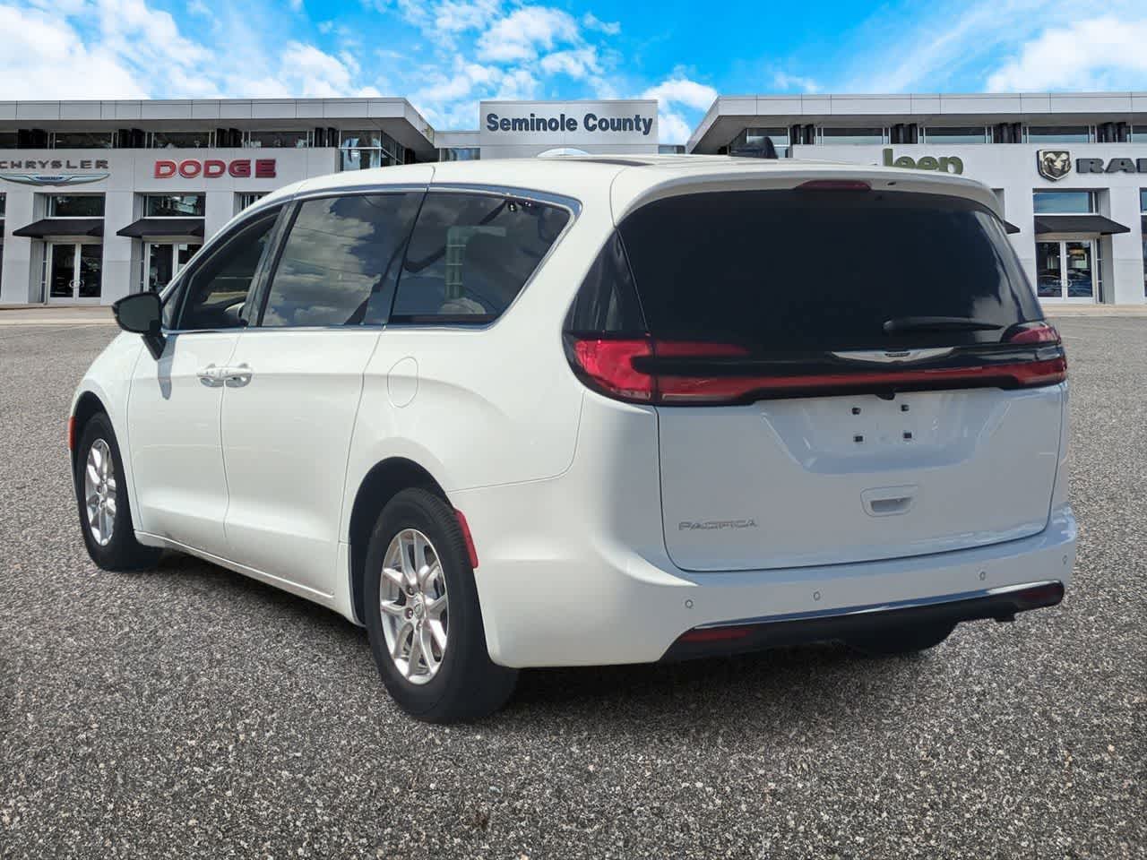 Thumbnail: 2026 Chrysler Pacifica - 6