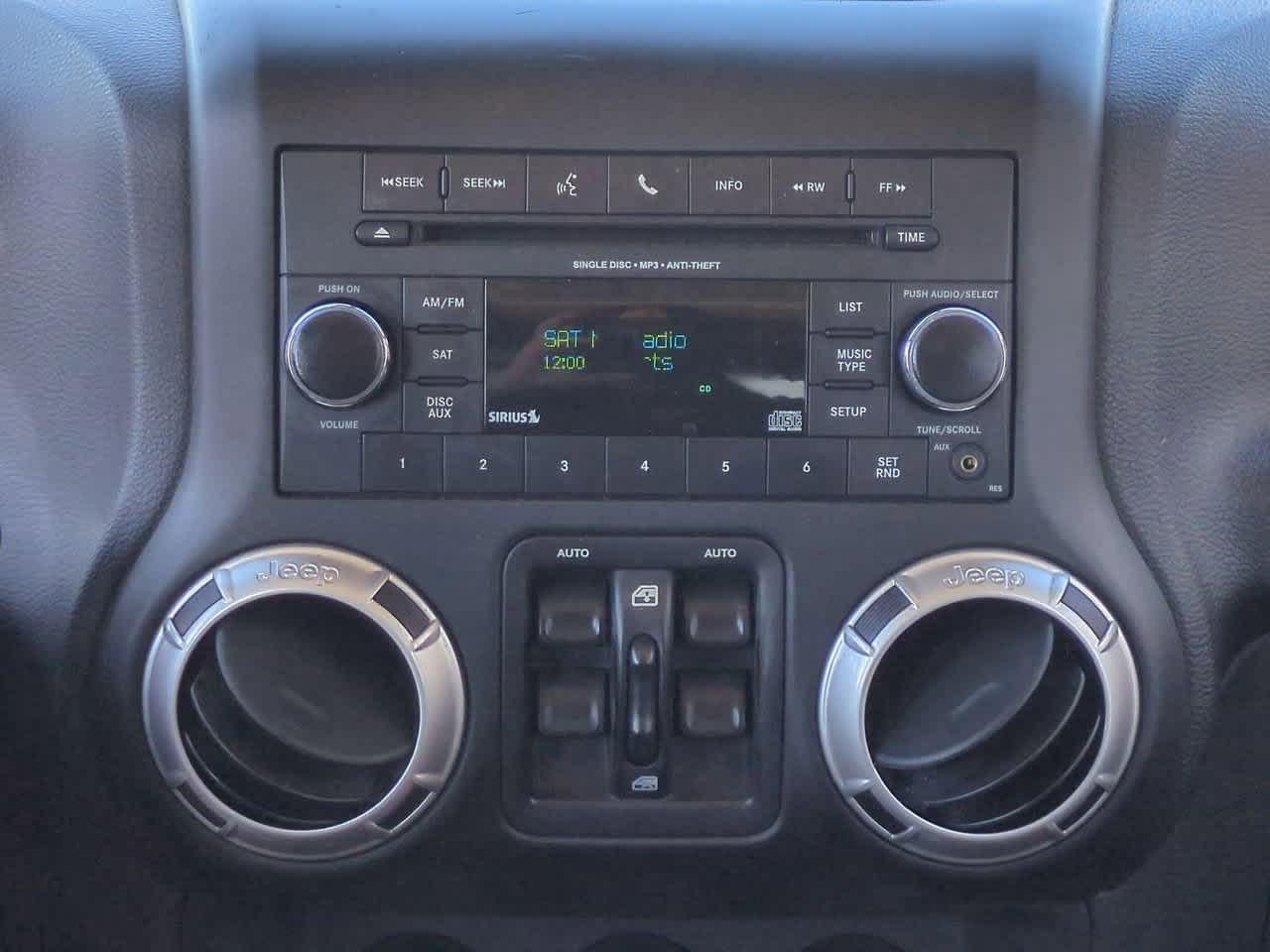 Thumbnail: 2017 Jeep Wrangler - 28