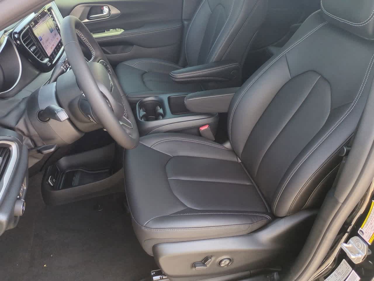 Thumbnail: 2026 Chrysler Pacifica - 17