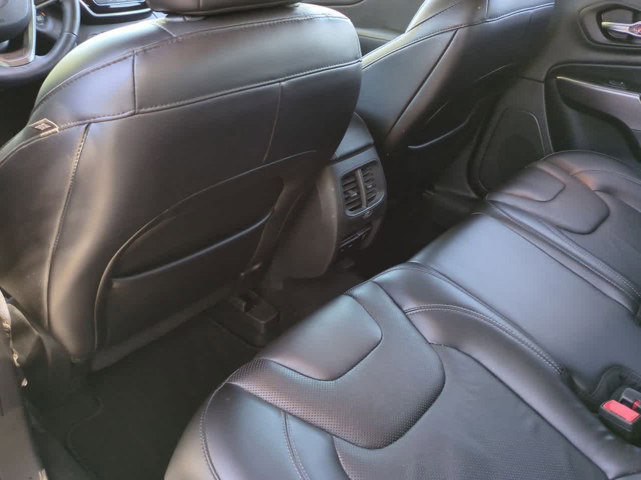 Thumbnail: 2019 Jeep Cherokee - 19