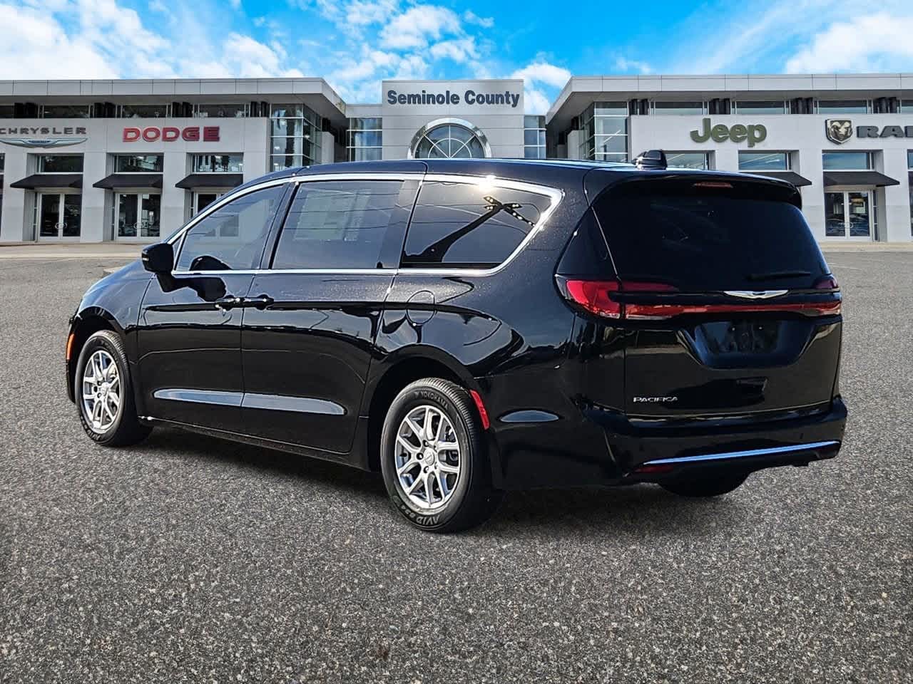 Thumbnail: 2026 Chrysler Pacifica - 6