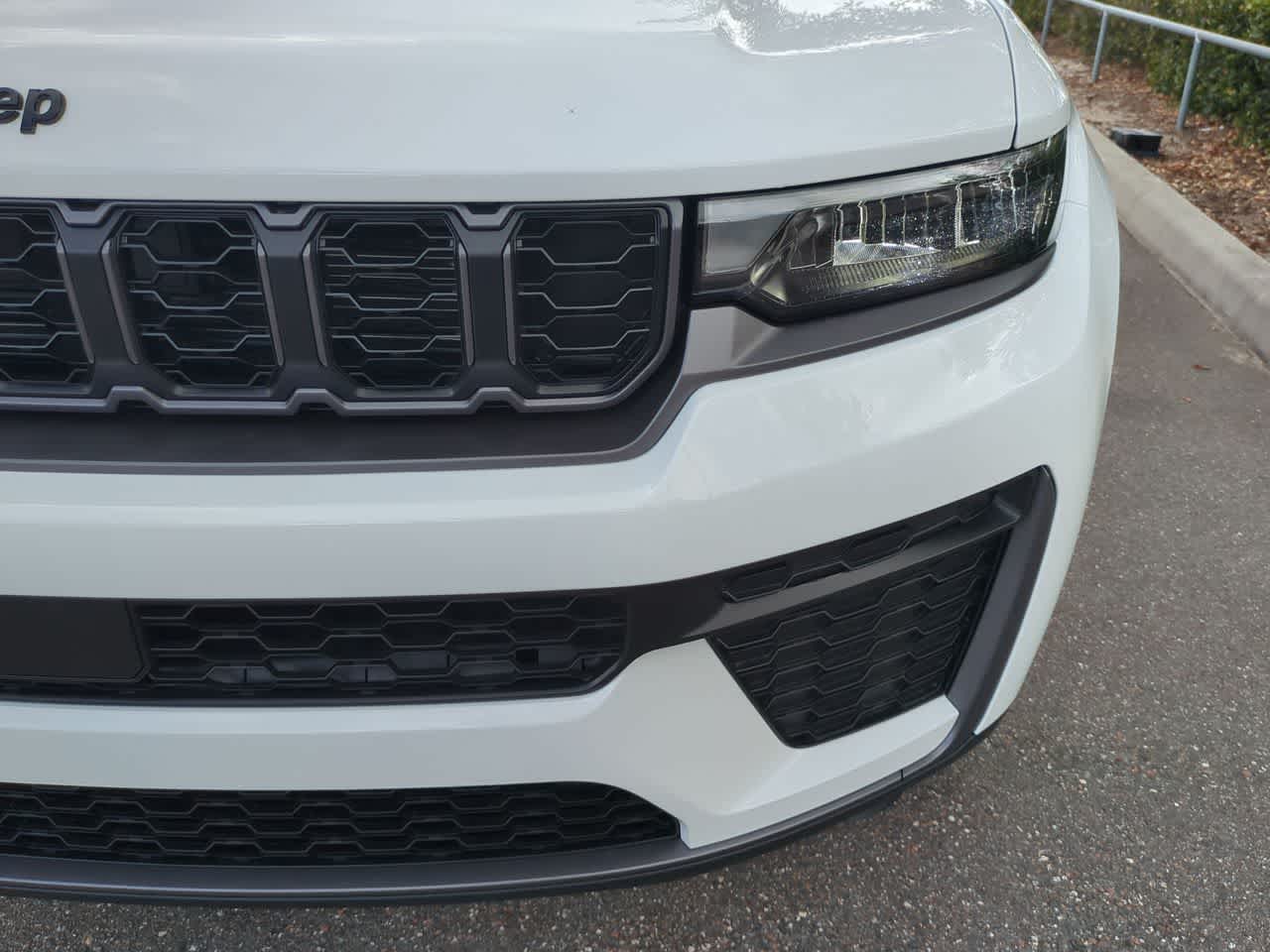 Thumbnail: 2026 Jeep Grand Cherokee - 11