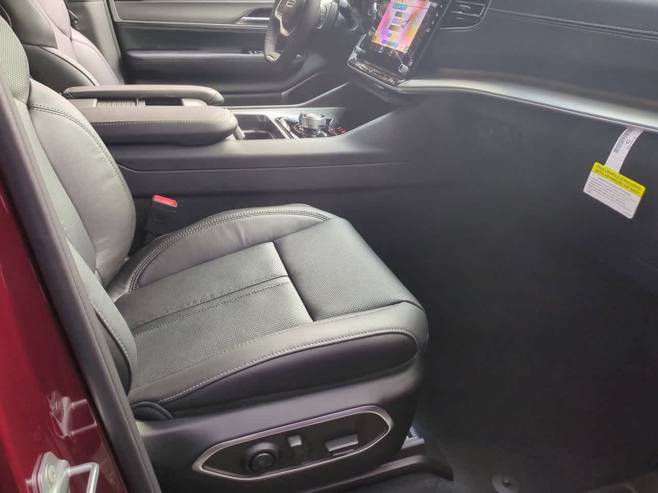 Thumbnail: 2025 Jeep Wagoneer - 22