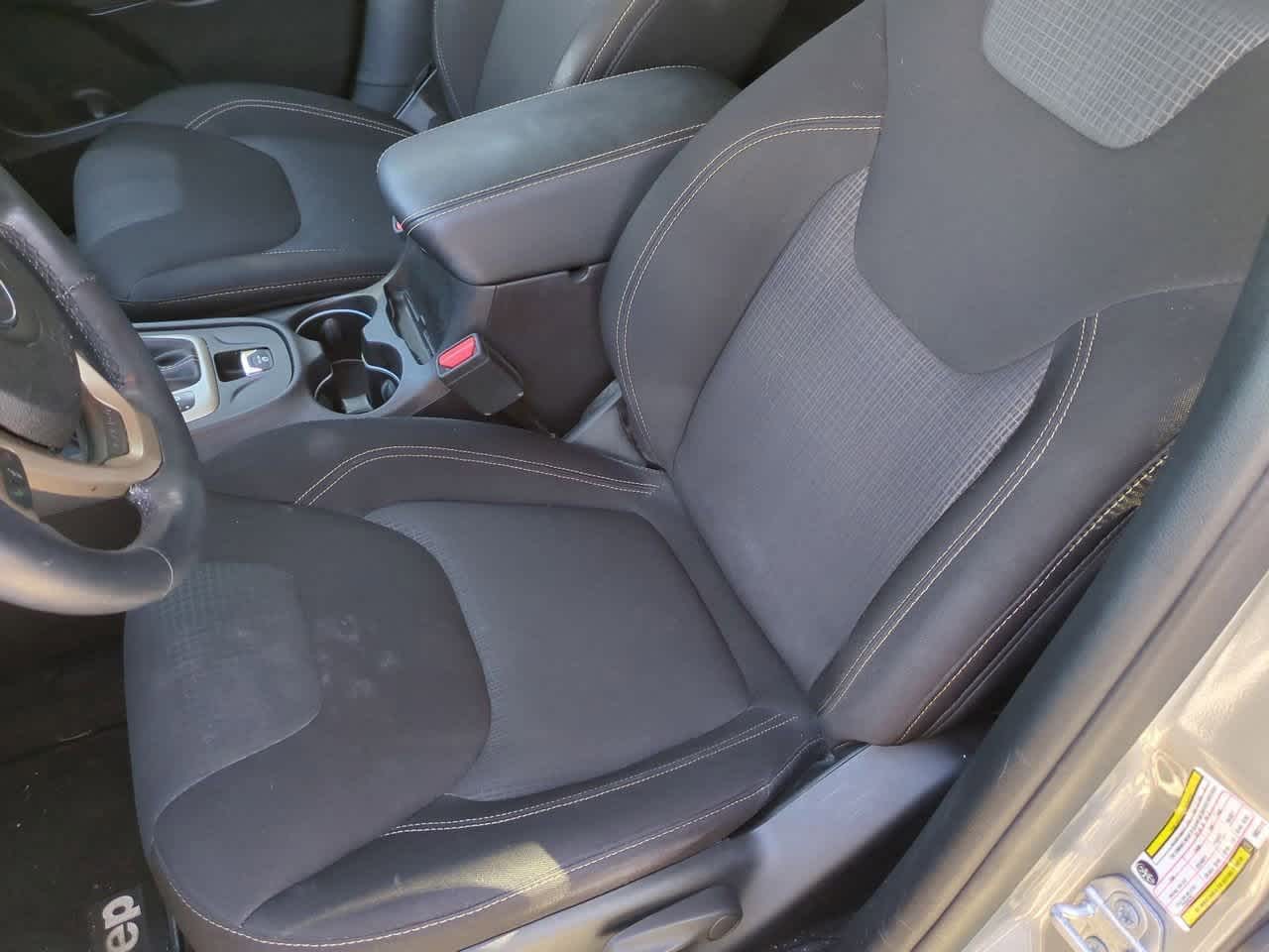 Thumbnail: 2017 Jeep Cherokee - 16