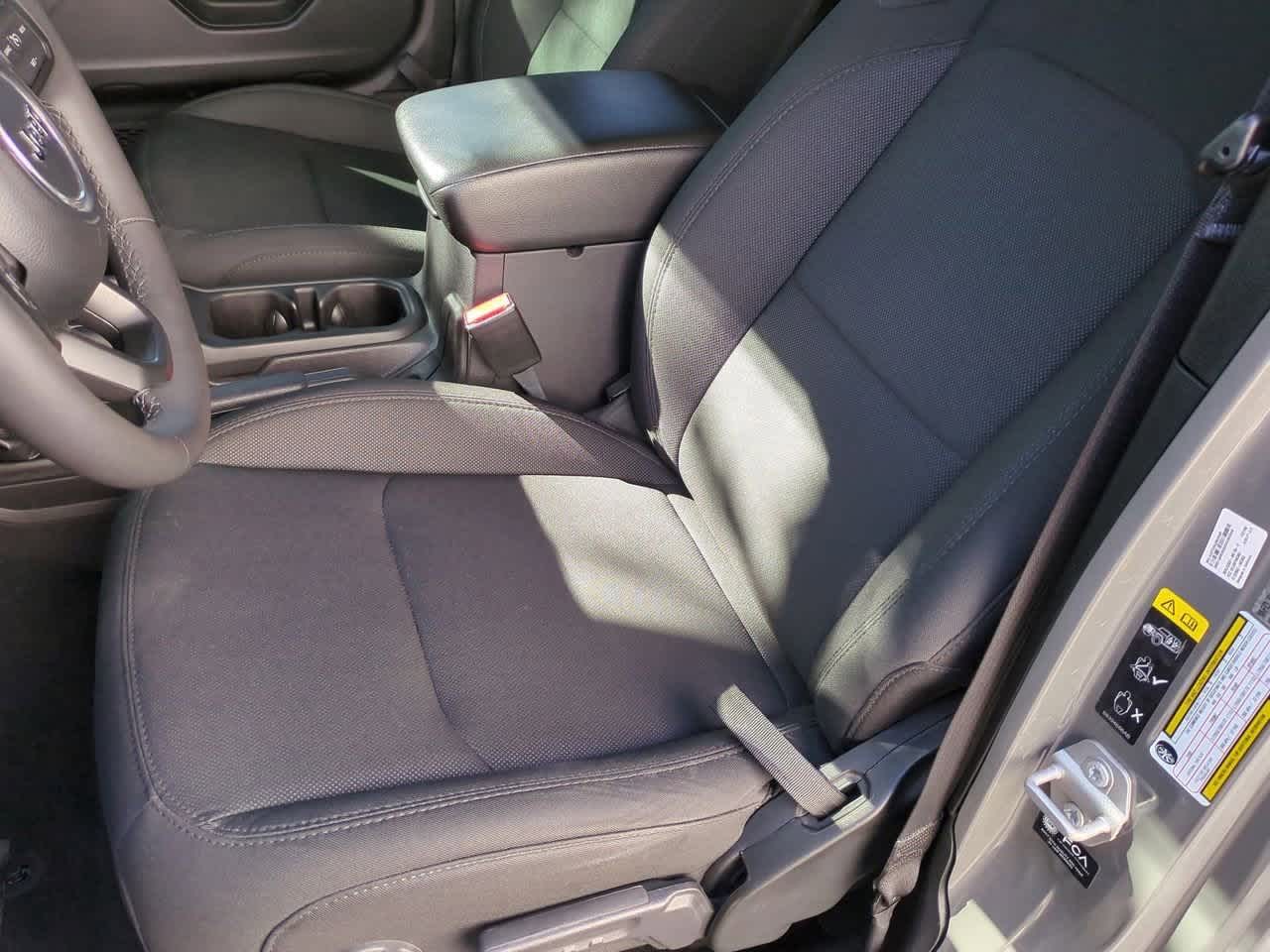 Thumbnail: 2023 Jeep Gladiator - 17