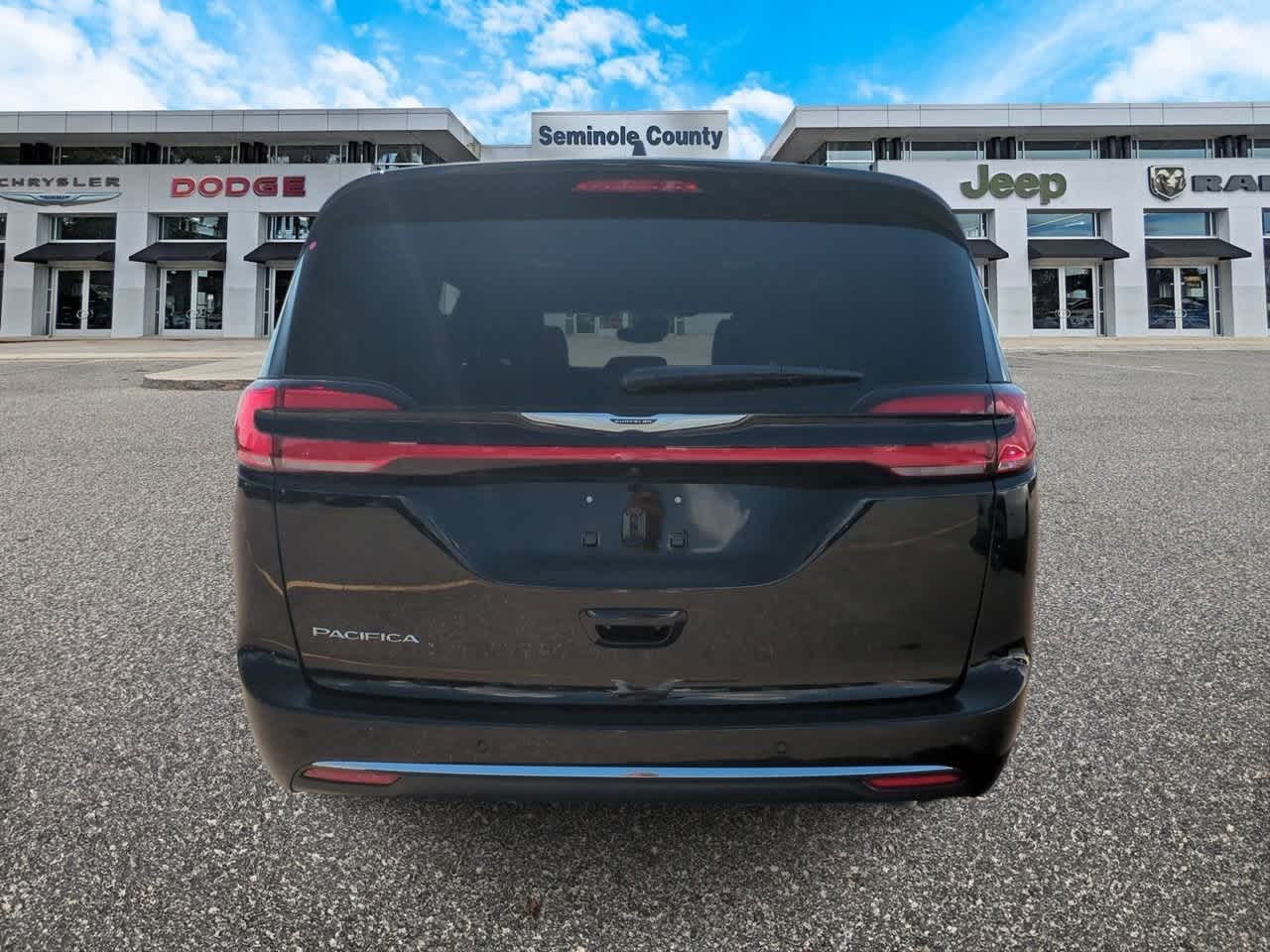Thumbnail: 2026 Chrysler Pacifica - 7