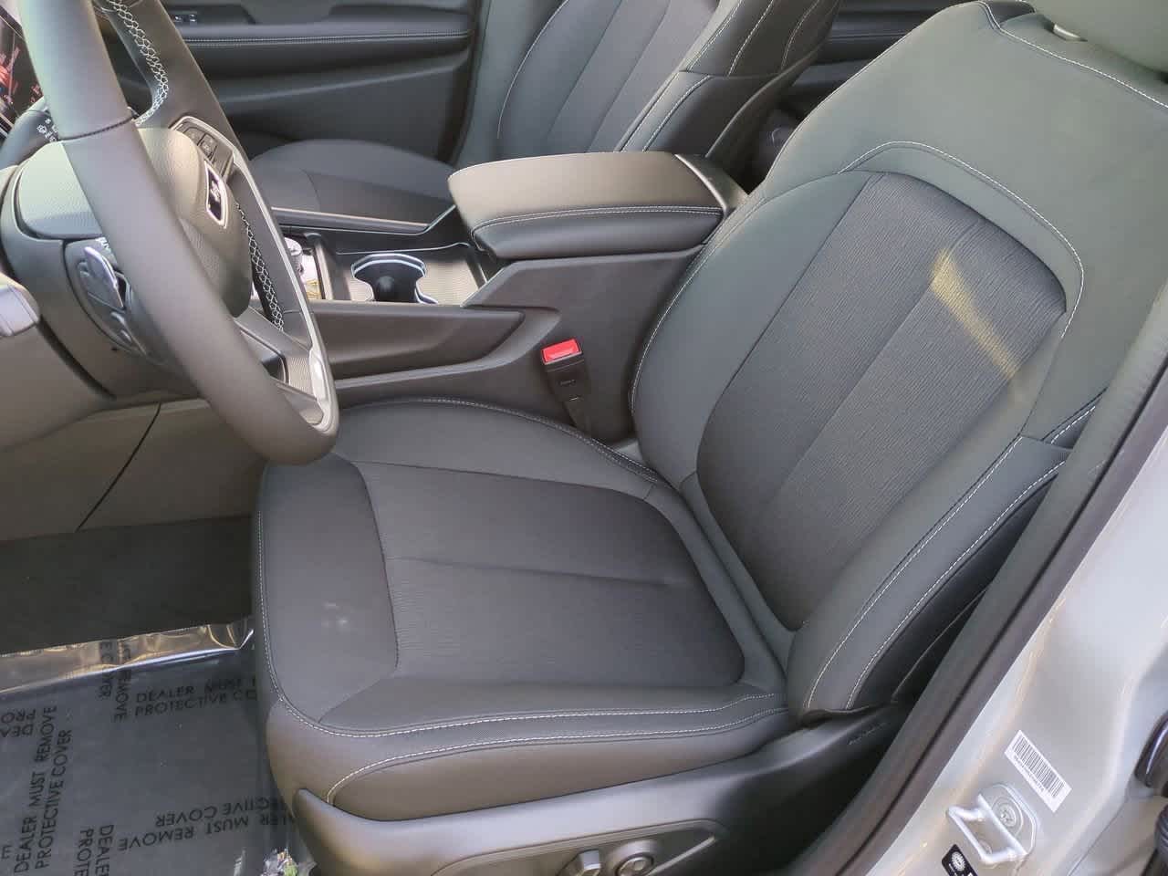 Thumbnail: 2025 Jeep Grand Cherokee L - 17