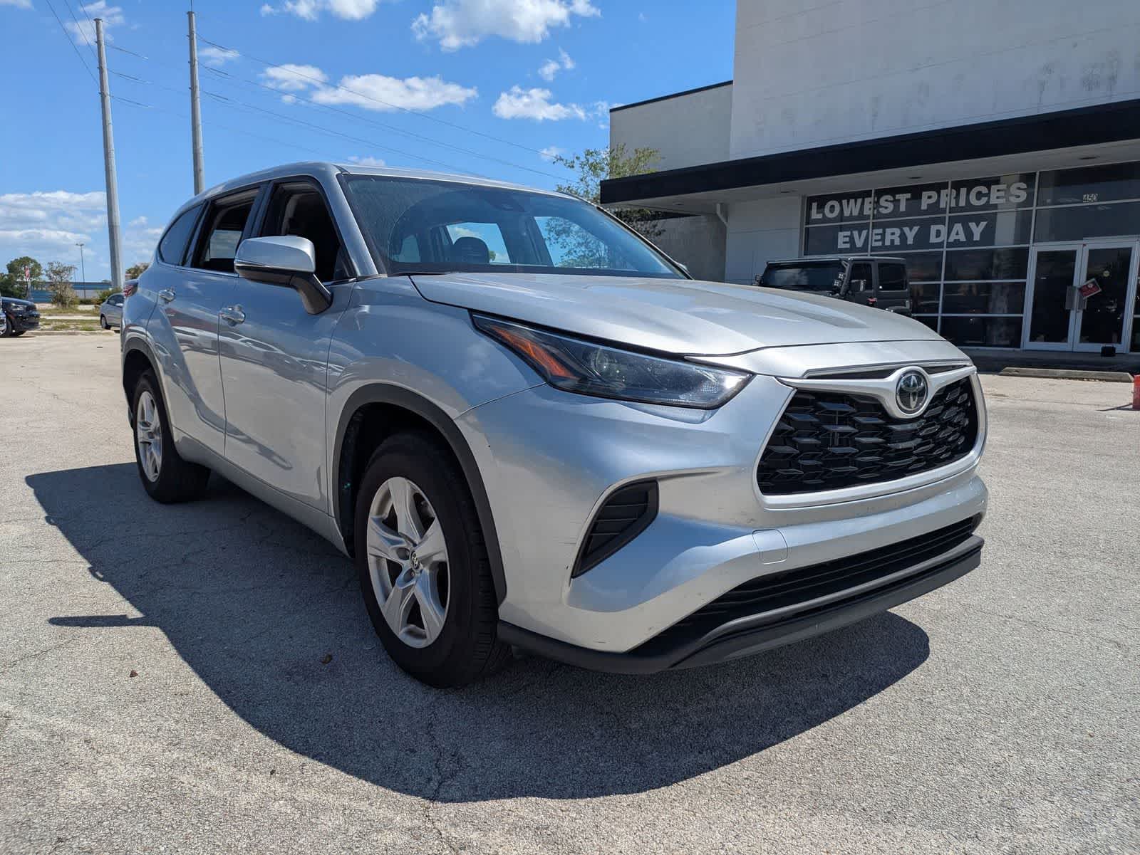 Thumbnail: 2023 Toyota Highlander - 3