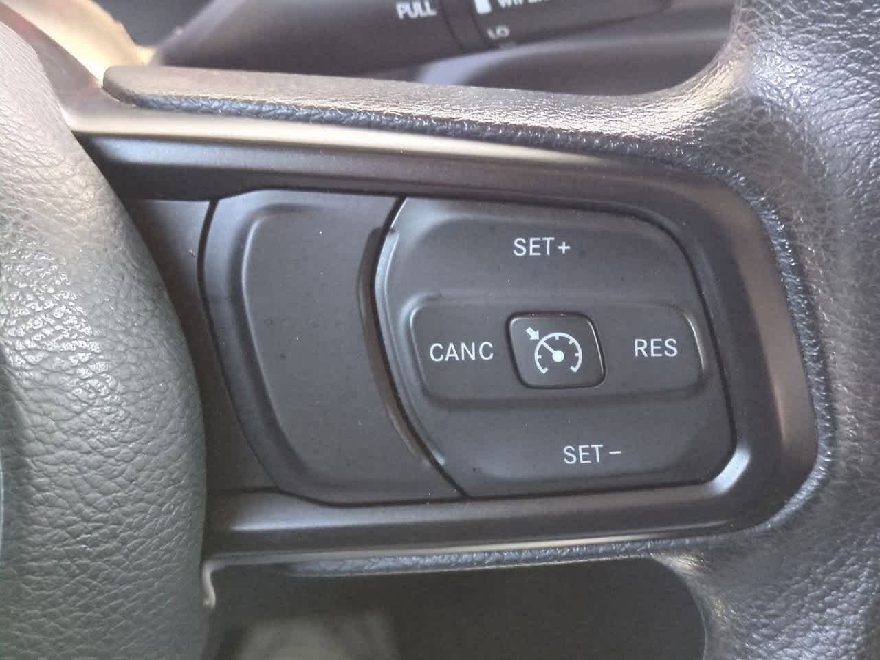 Thumbnail: 2022 Jeep Gladiator - 25