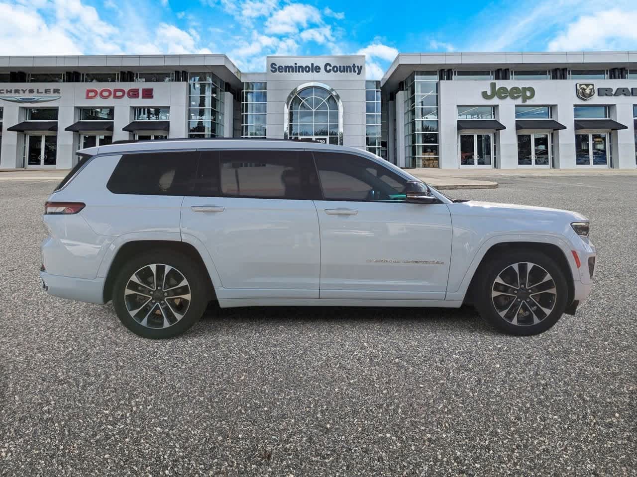 Thumbnail: 2022 Jeep Grand Cherokee L - 9