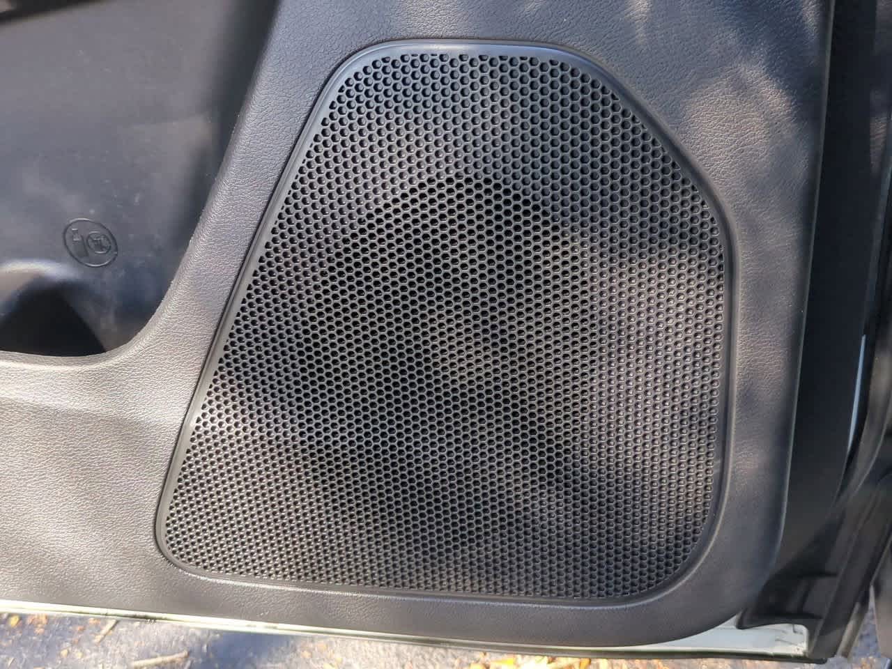 Thumbnail: 2019 Jeep Cherokee - 31