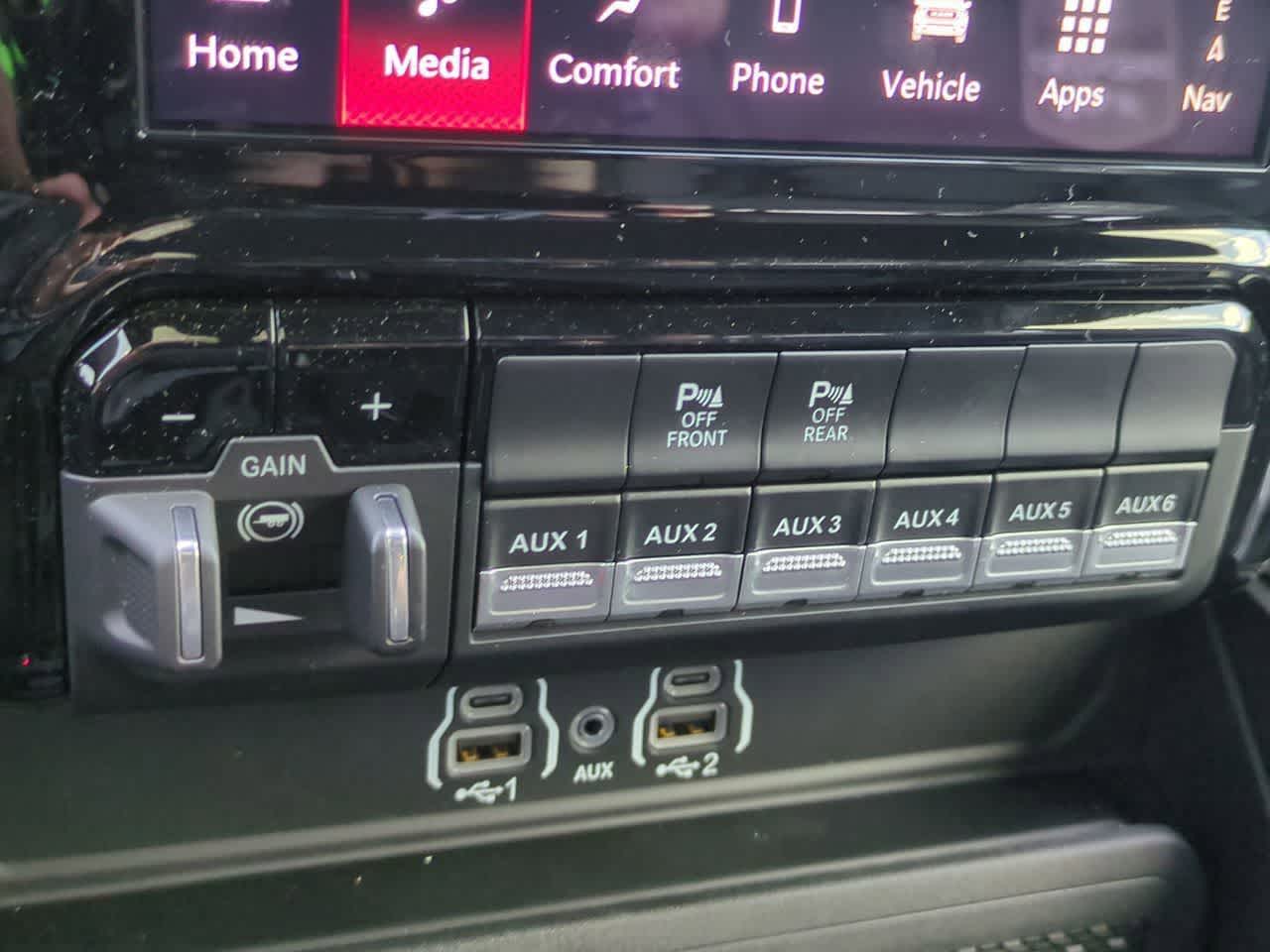 Thumbnail: 2026 RAM 1500 - 18